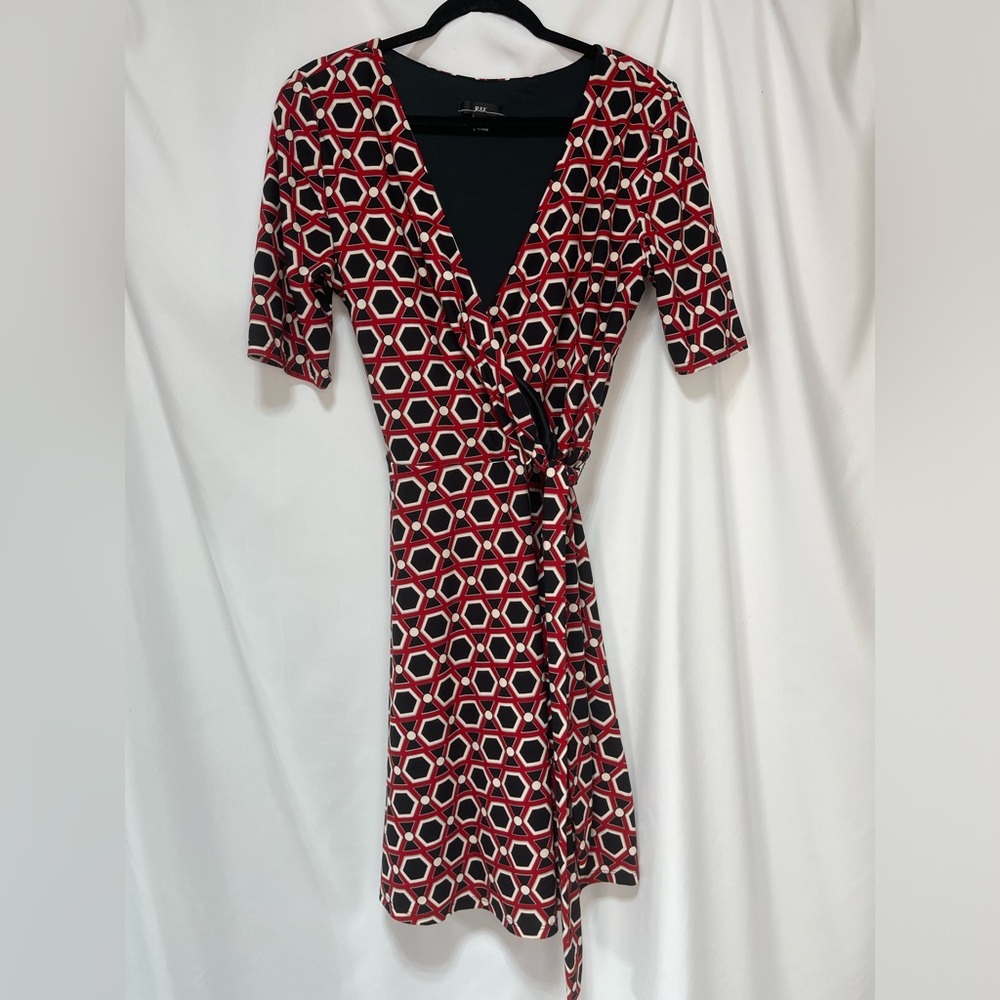 Geometric Patterned Dress - Red and Black R&K short sleeve stretchy size 10 - Picture 17 of 17